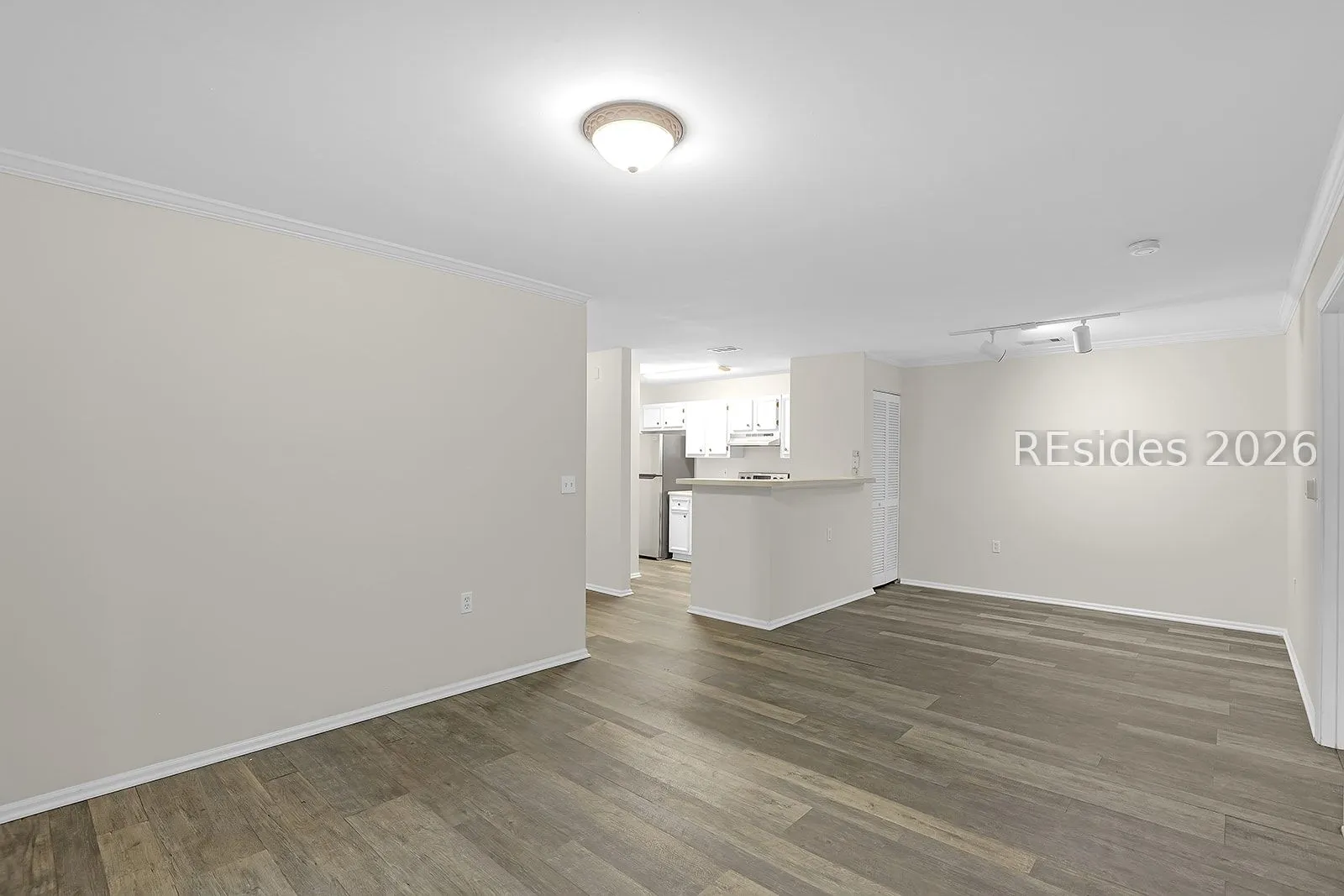  - Photo 11