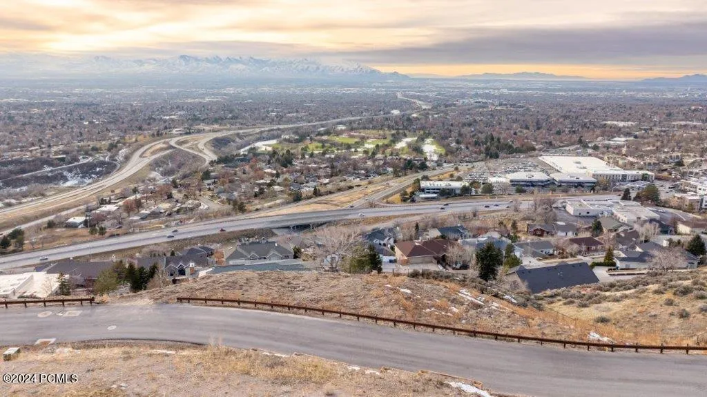 2438 S Cannon Point Drive, Salt Lake City, UT 84109