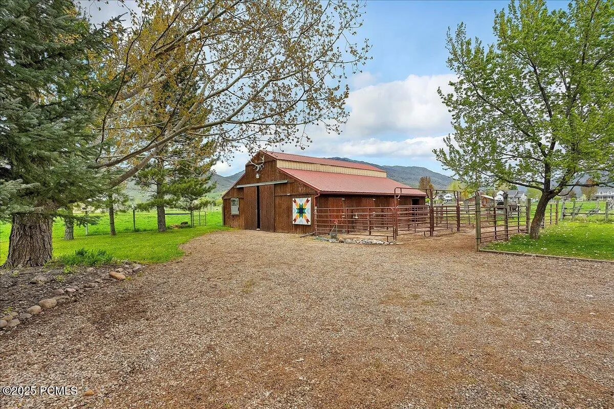 448 E 8600 E, Huntsville, UT 84317