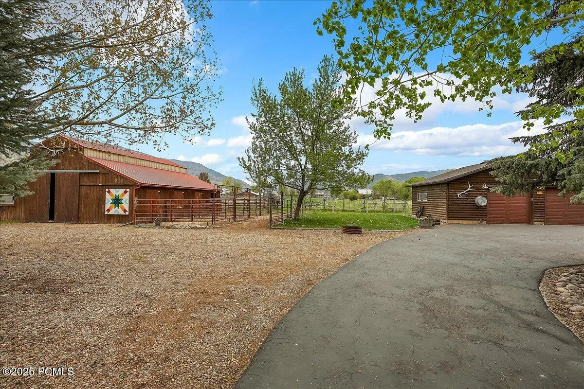 448 E 8600 E, Huntsville, UT 84317