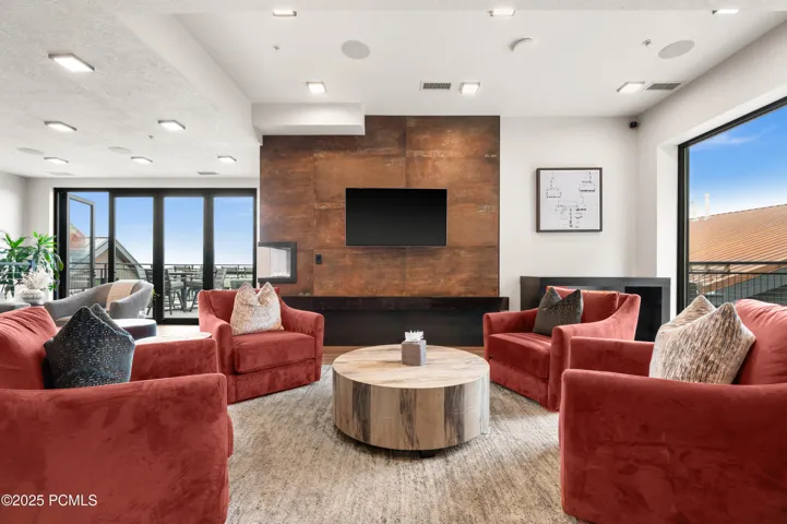 Relax in the lounge and enjoy the apré while watching T.V.