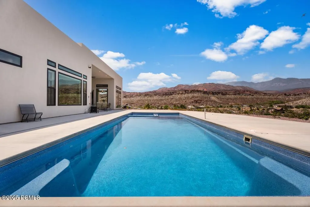 226 W Shinarump Circle, Leeds, UT 84746