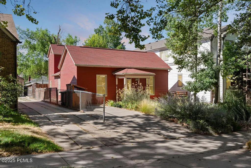 1058 E 200 S , Salt Lake City, UT 84102