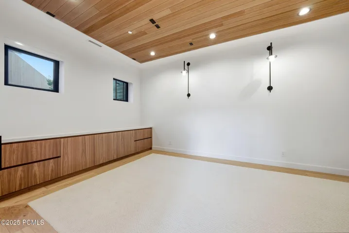 Flex Room