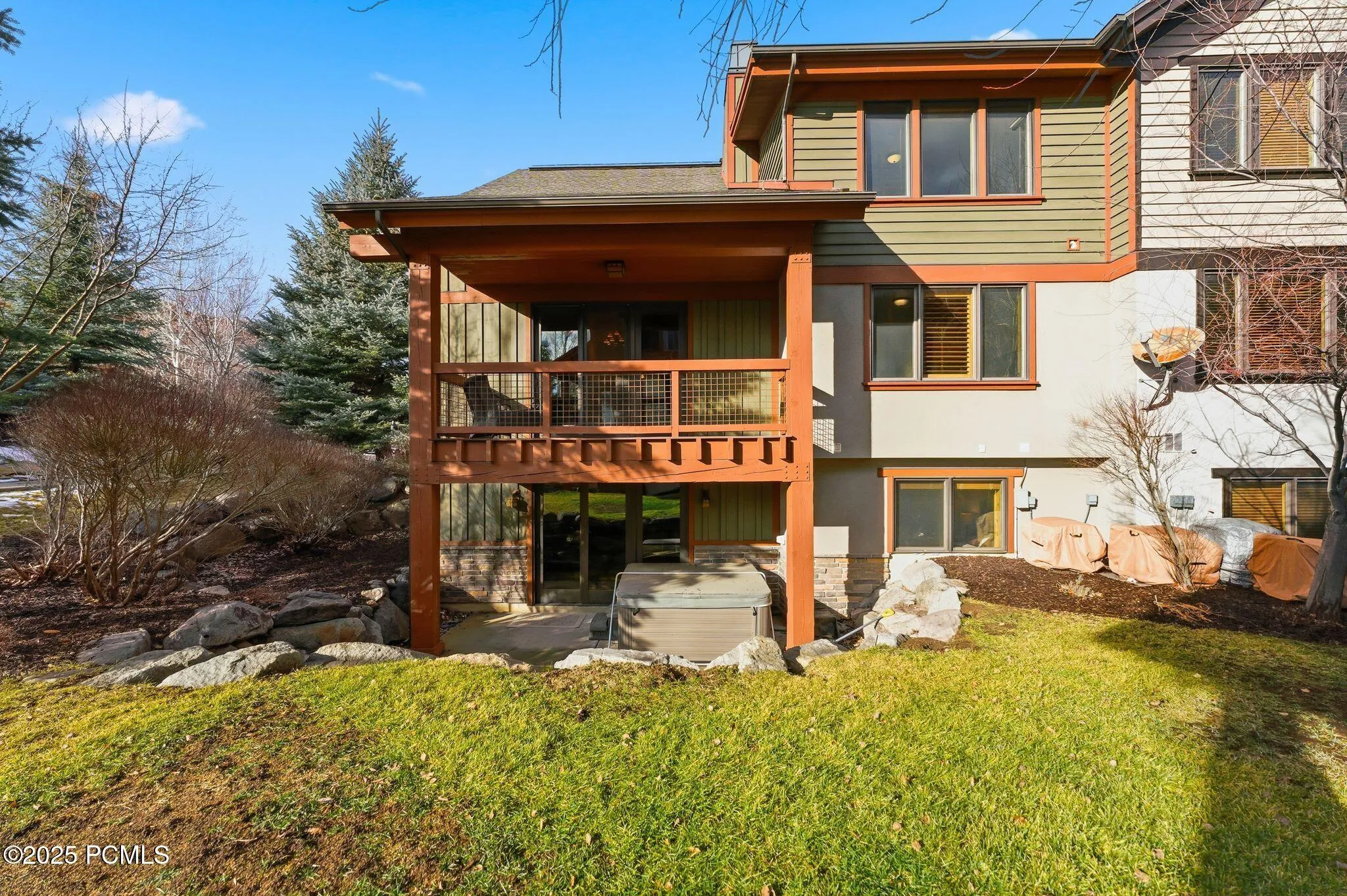 Private corner lot