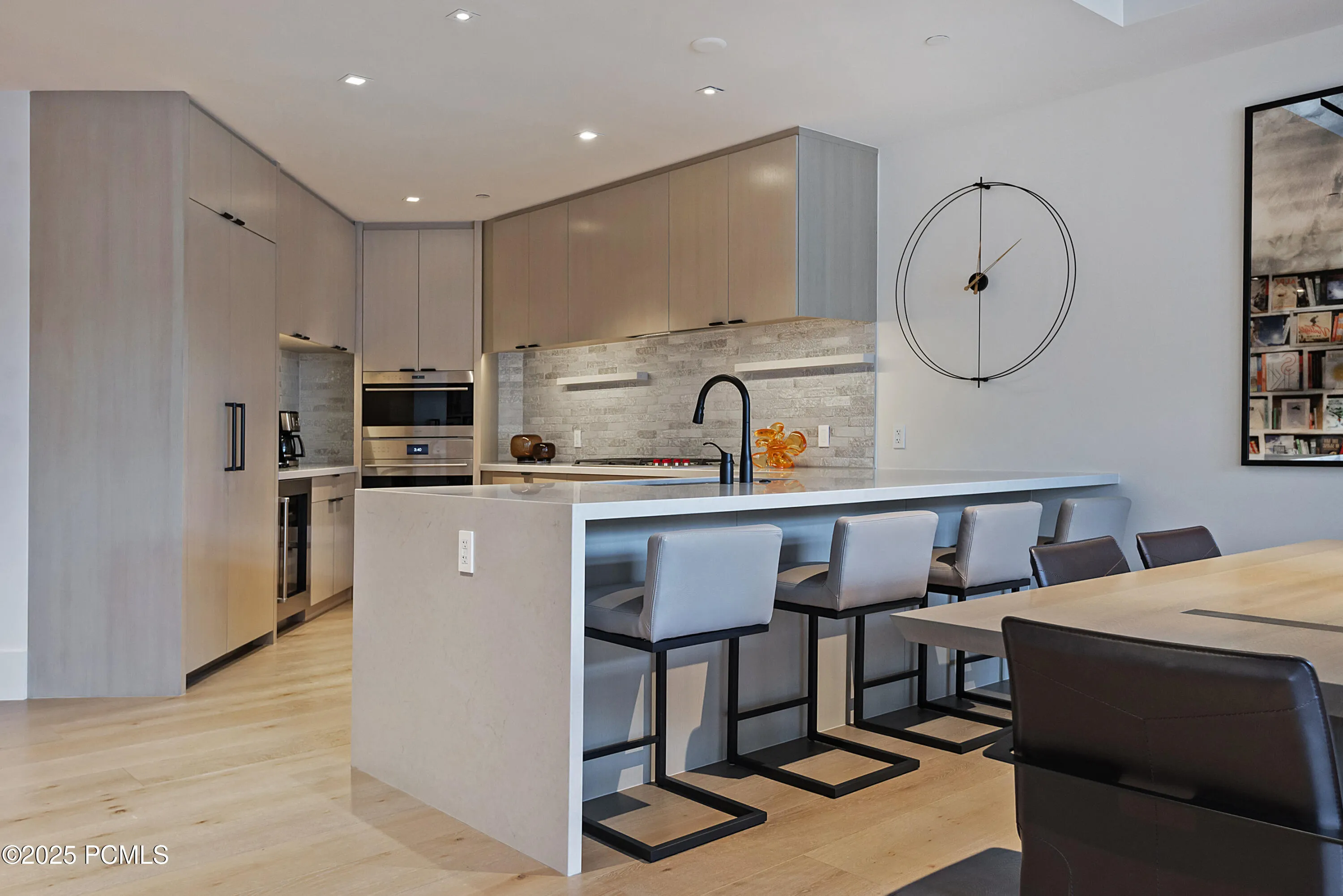 breakfast bar and kitchen