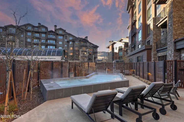 amenity heated deck and spa