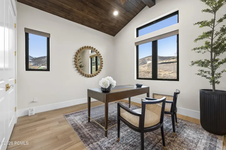 Bedroom/Office