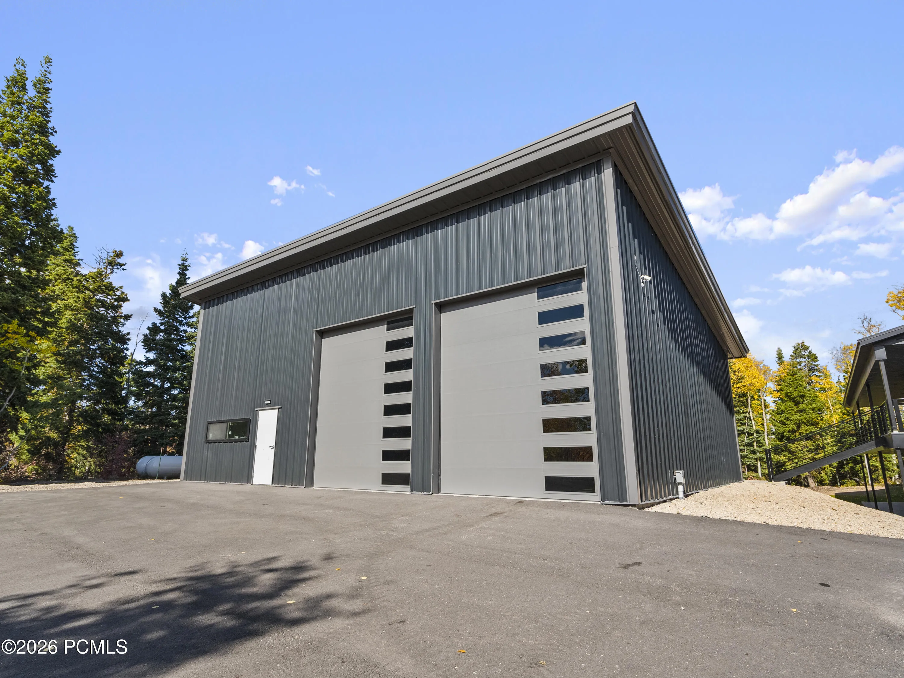 Detached garage