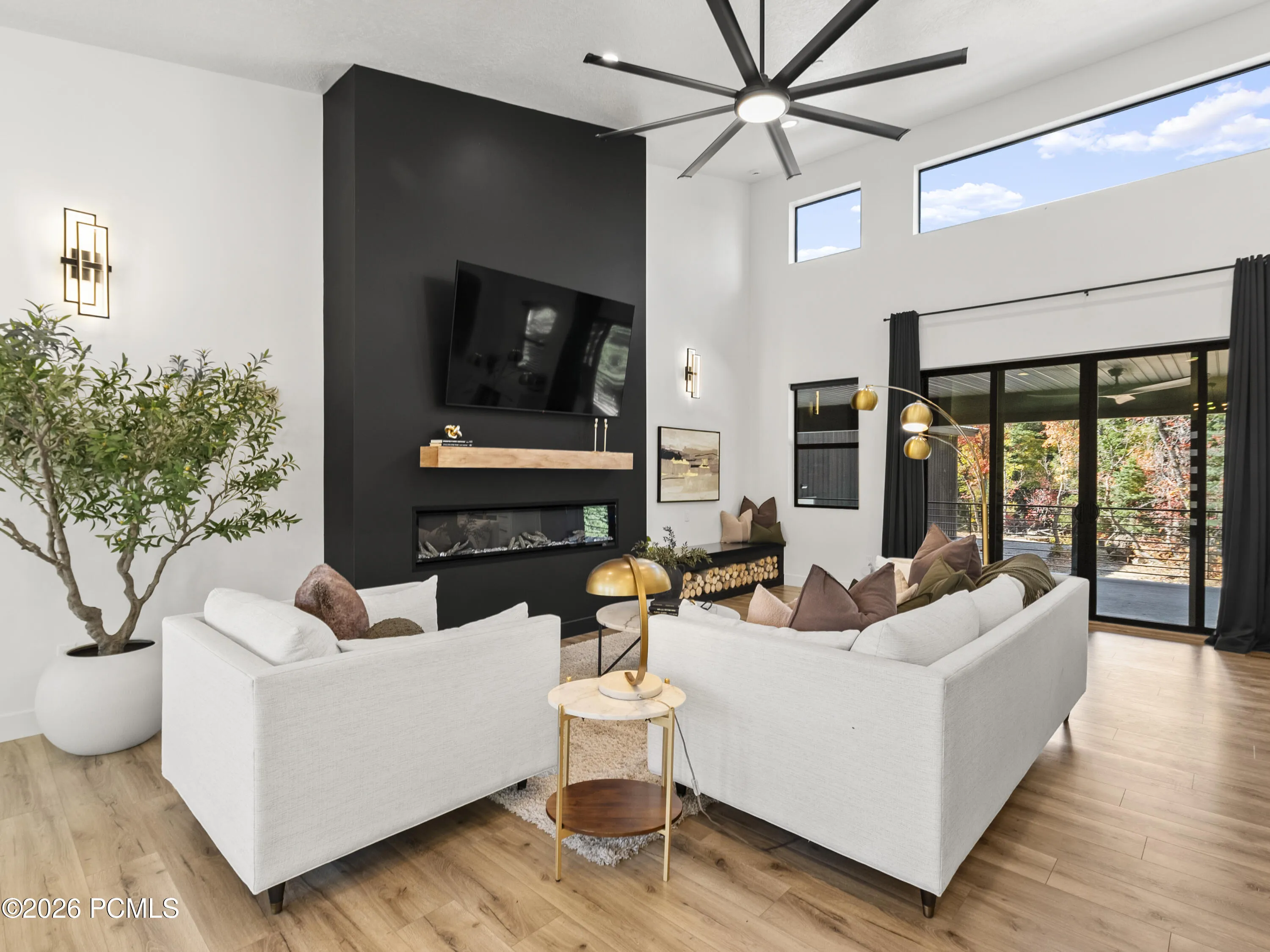 Main floor livingroom