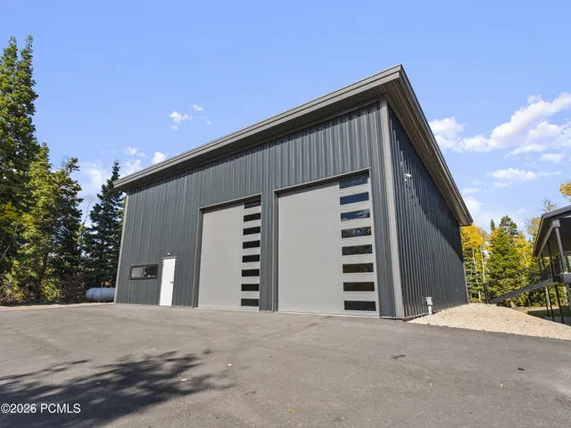 Detached garage