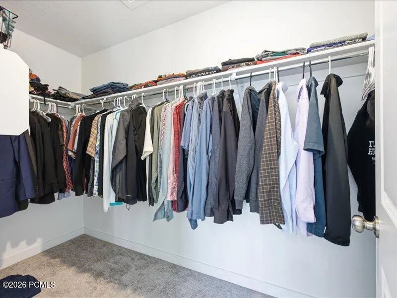 Large primary bedroom with en-suite bath and large walk-in closet