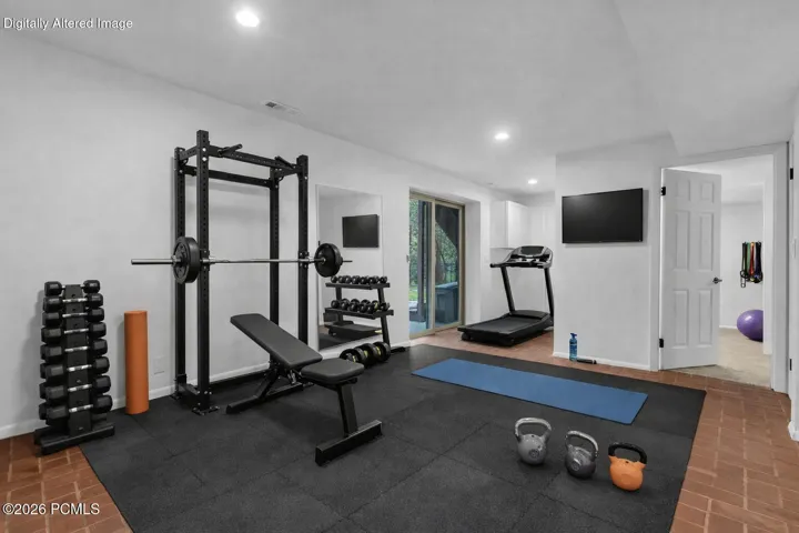 Virtually staged home gym