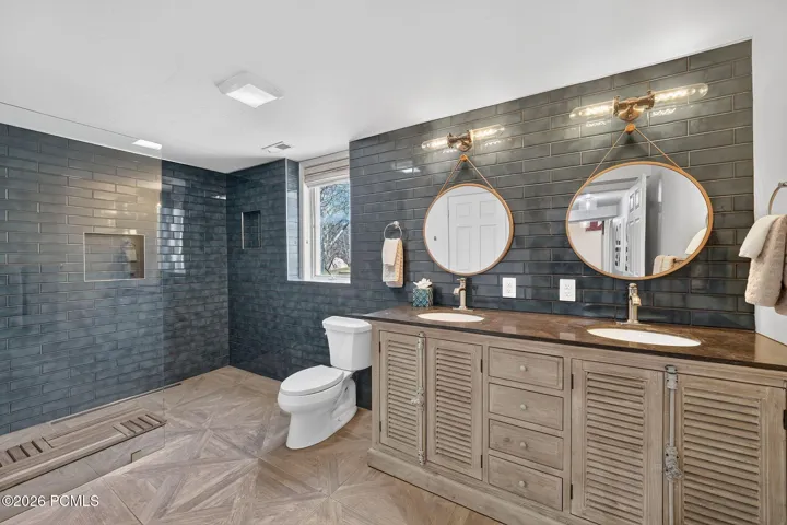 Lower Level 3/4 Bath