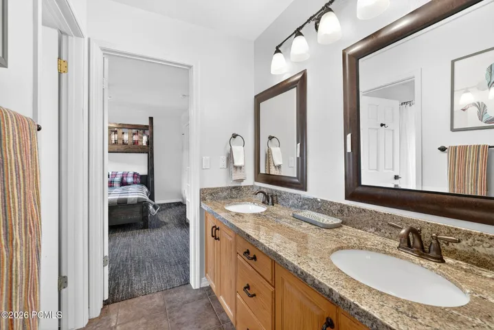 Upper Level Jack & Jill Bath