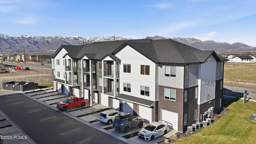 3RD FLOOR UNIT