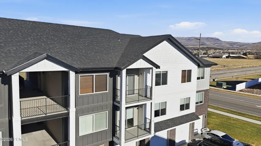 3RD FLOOR UNIT