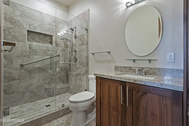 lower level ensuite bath