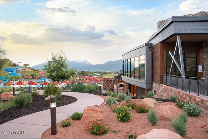 Images Courtesy of Red Ledges.