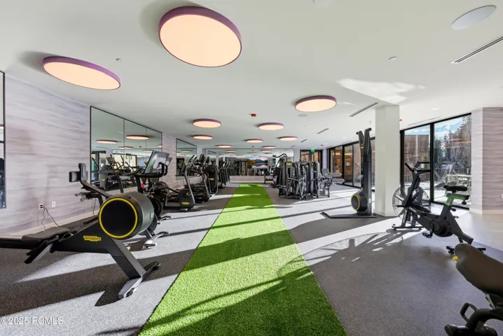 The Polly - Fitness center and yoga room