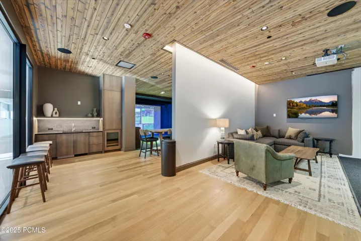The Polly - Family living room