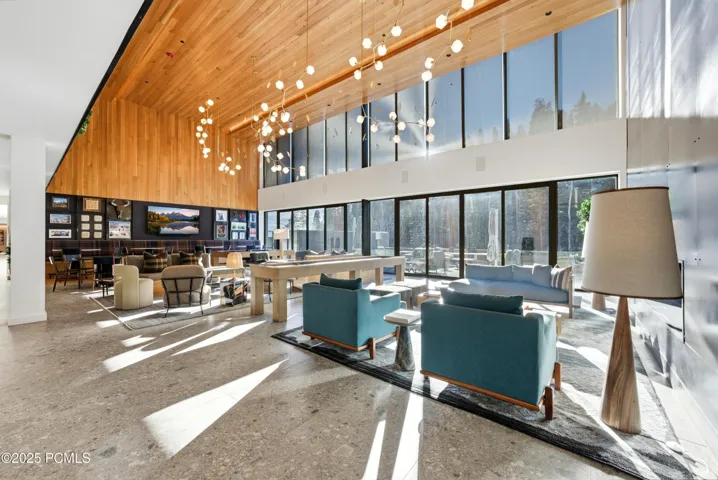 The Polly - Private ski lounge