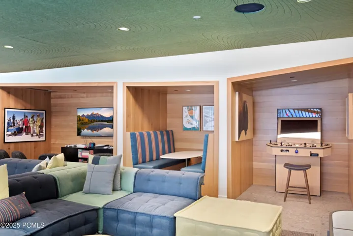 The Polly - Teen lounge/game room