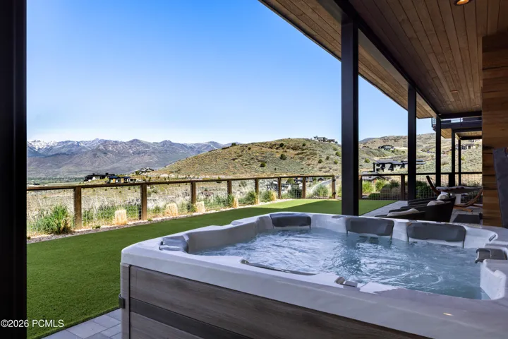 8 Person Bullfrog Hottub