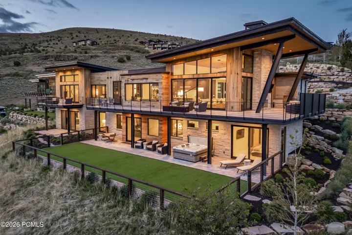 Incredible Modern Home in Red Ledges