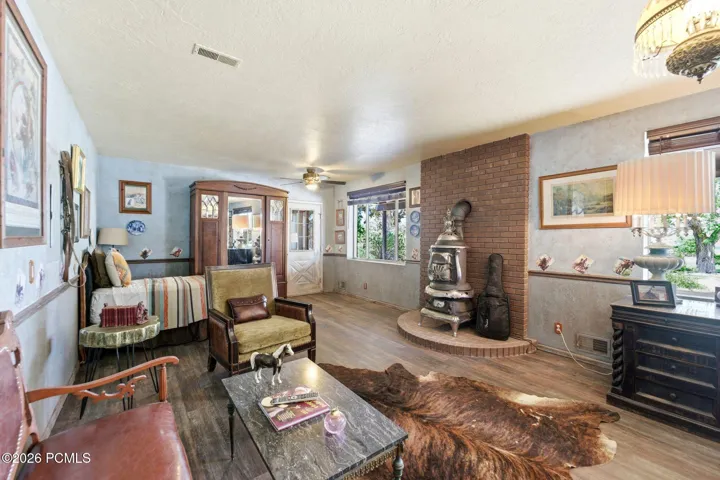 Main Residence- Guest suite. Direct access to Breeding barn & lab