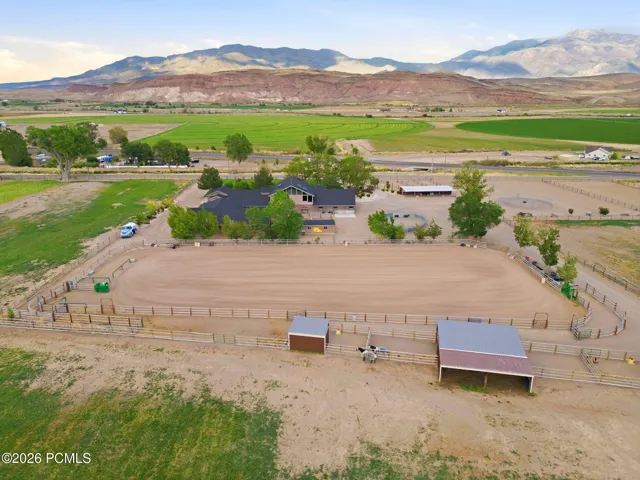 Professionally built arena with proper footing, roping boxes, remotecontrolled Chute Help roping chute, stripping chute, and a livestock return alley. Designed for team roping, barrel work, and general performancehorse training.