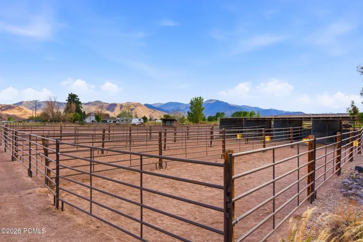 Mare Motel
4 stalls/runs
Breezeway, water, power, lights, and Ritchie automatic heated waterers.