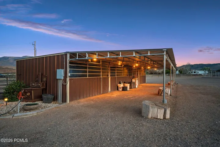 Mare Motel
4 stalls/runs
Breezeway, water, power, lights, and Ritchie automatic heated waterers.