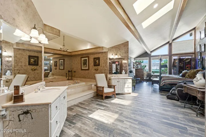 Main Residence - Primary Suite