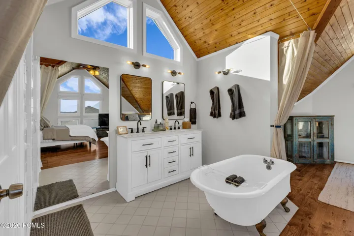 Primary Suite Bathroom