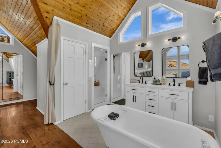 Primary Suite Bathroom