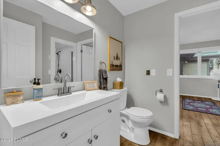 Ensuite Bathroom for Secondary Room in Upper Unit