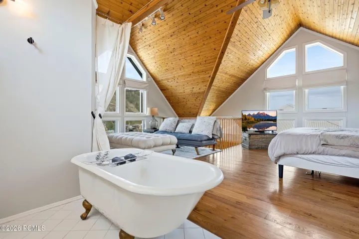 Clawfoot Tub in Primary Suite