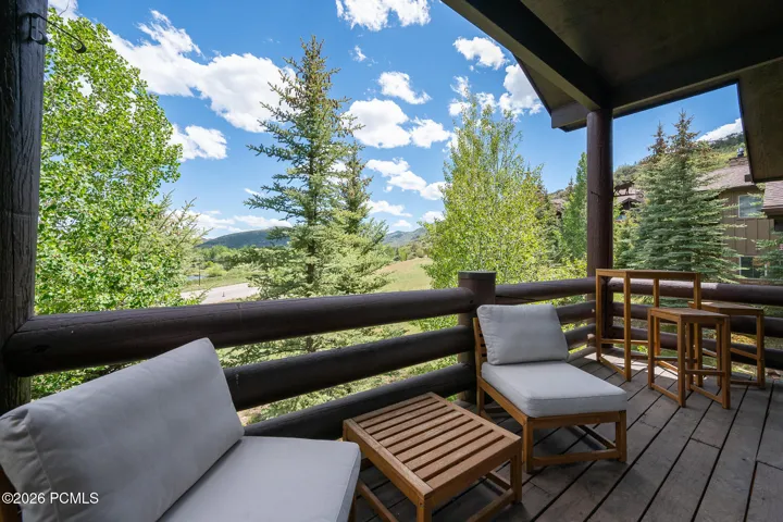 Balcony overlooking large lake in Silver Springs