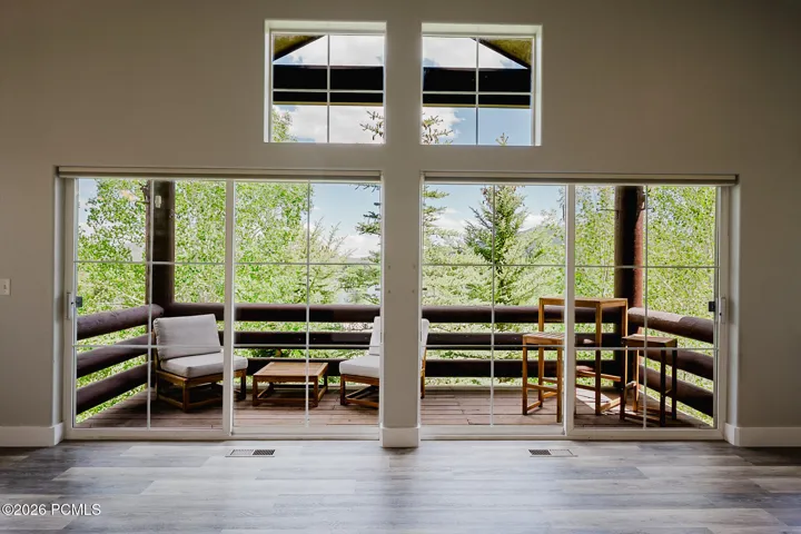 Lots of windows bring in so much natural light