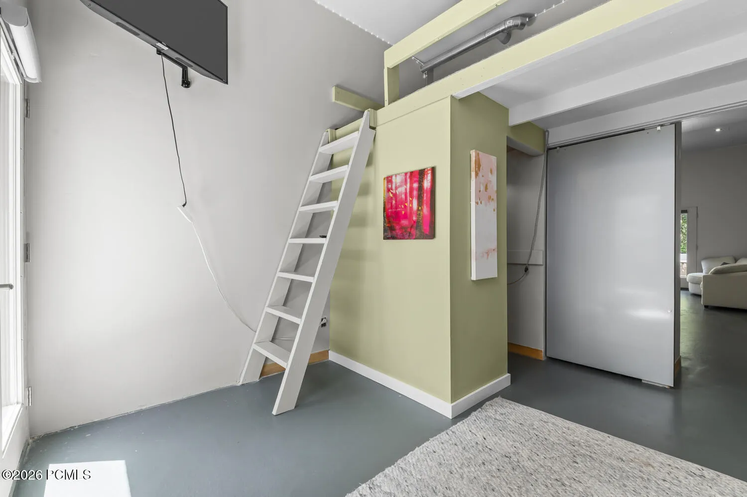 Bedroom 2 with loft