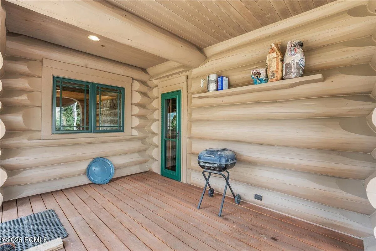 Deck off the back of home
