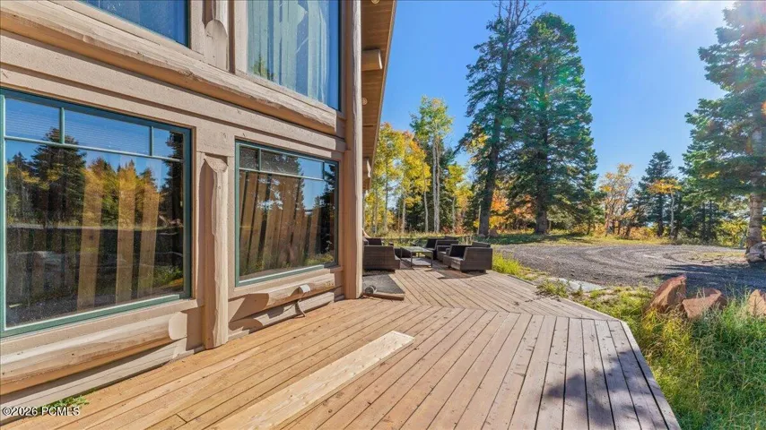 Spacious Deck for enjoying nature