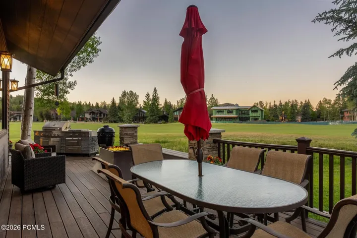 Picnic table
