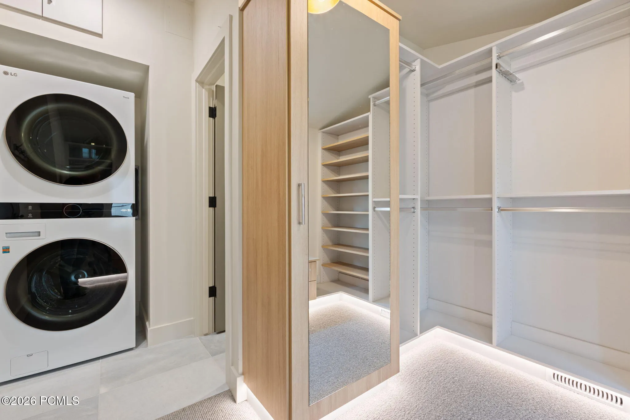 Washer/dryer in primary closet