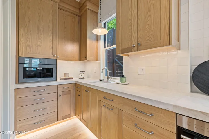 Butler pantry with built in Miele coffee system