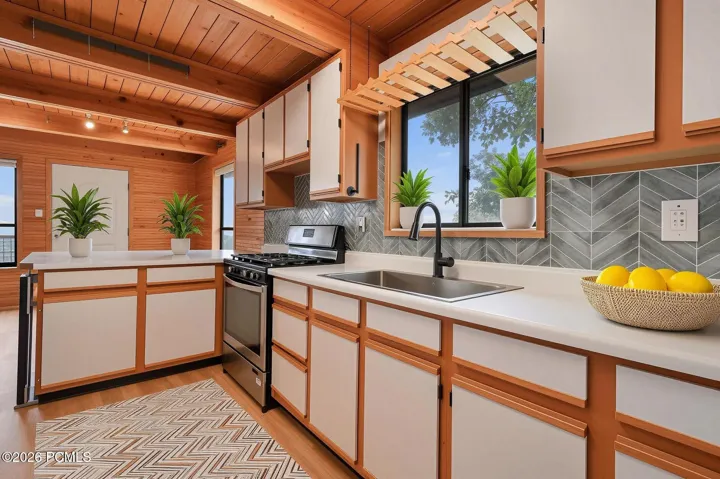 Kitchen - VIRTUALLY STAGED