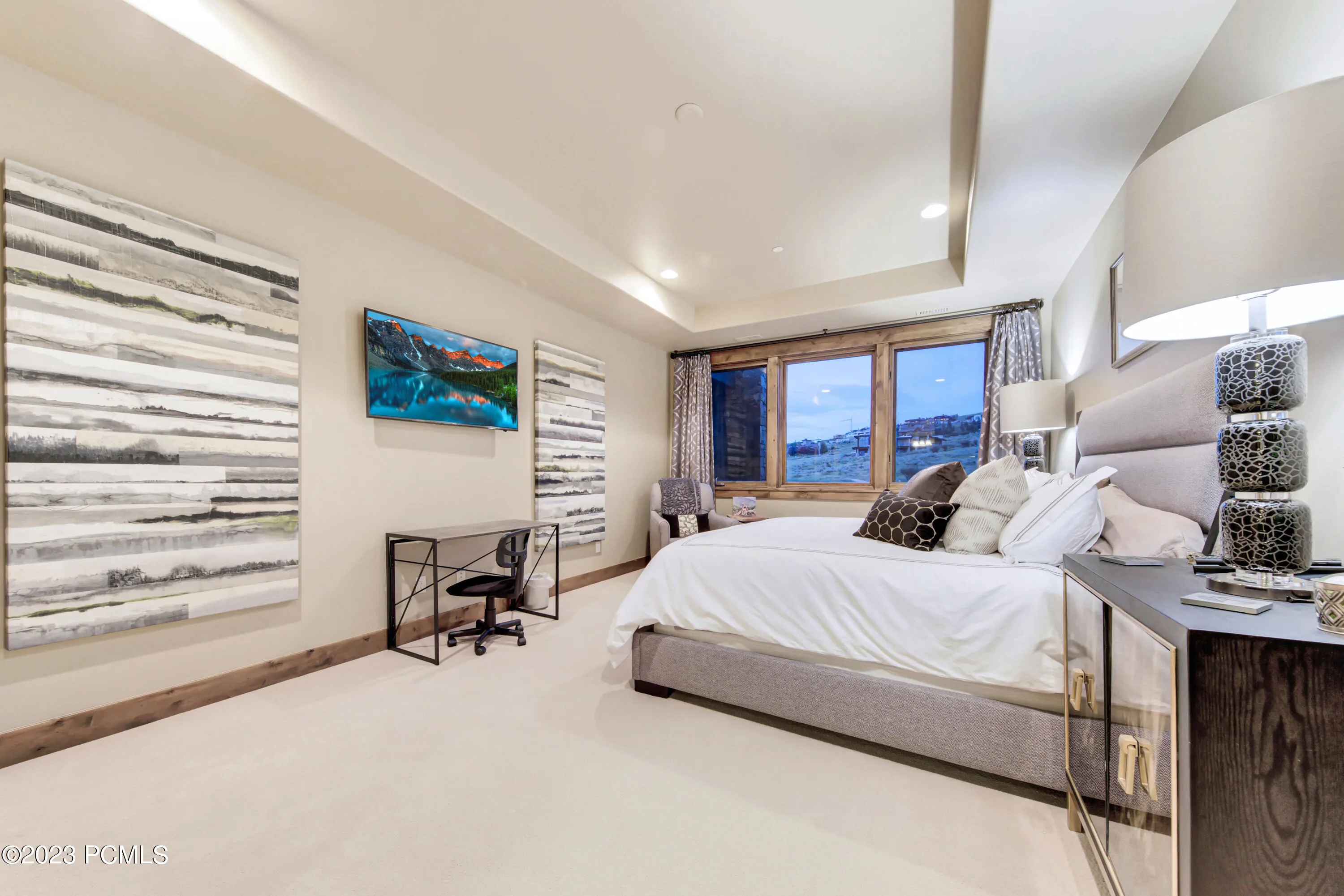 Lower level bedroom suite #4