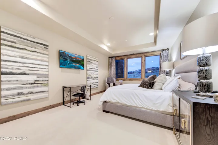 Lower level bedroom suite #4