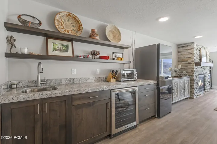 Lower Level - Wet Bar